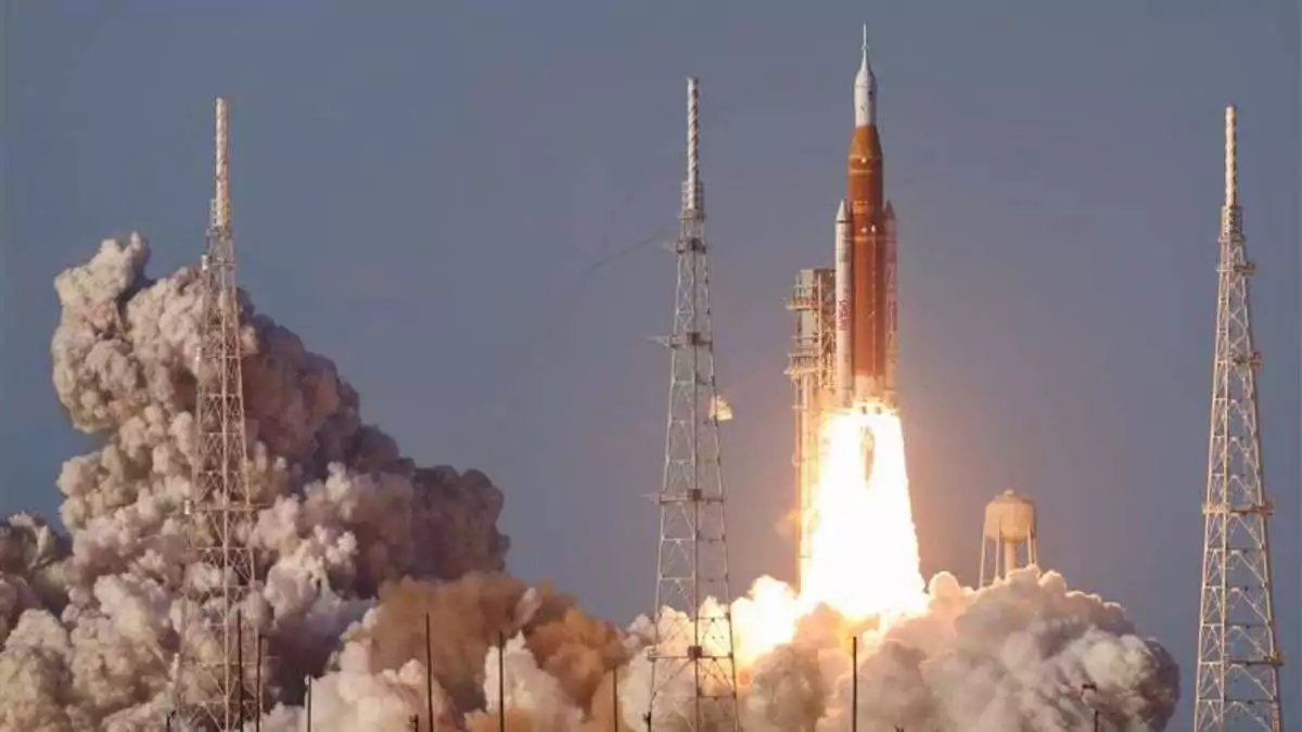 Nasa's Artemis II moon mission successfully blasts off