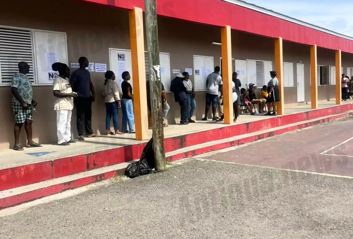 Voter Turnout Builds Steadily at Villa Primary on Election Day