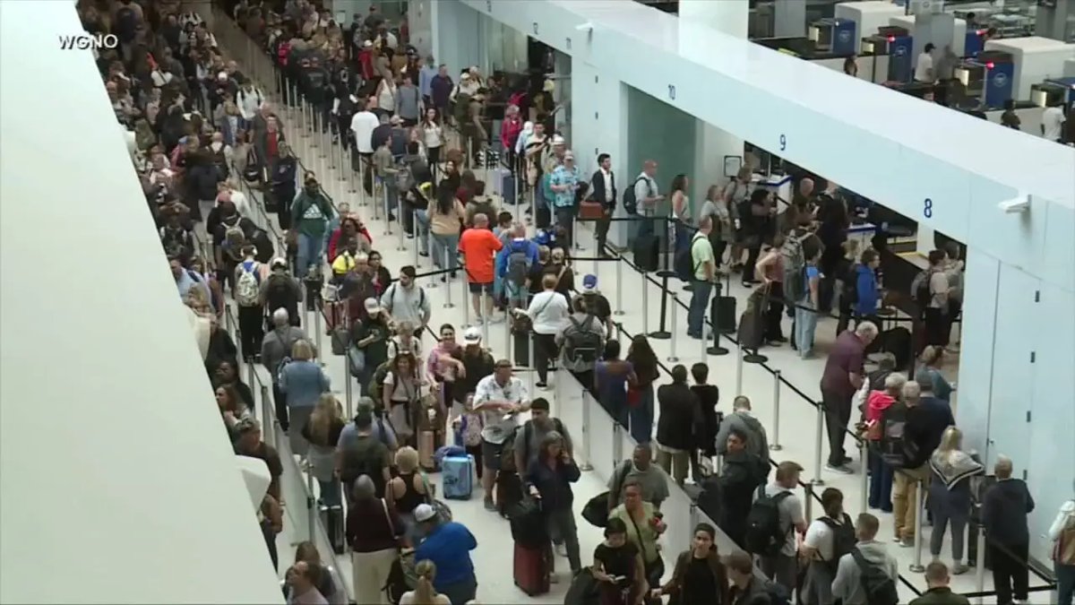 TSA Staffing Crisis Triggers Long Airport Wait Times Amid U.S. Government Shutdown